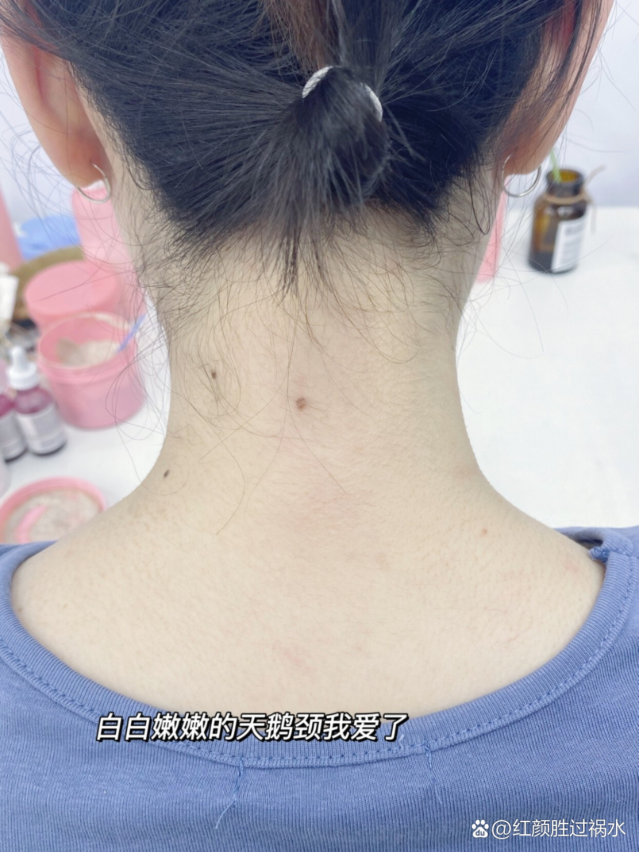 尤其化了妆脸煞白脖子黢黑,男票每次都不好意思说出口,自己一照镜子