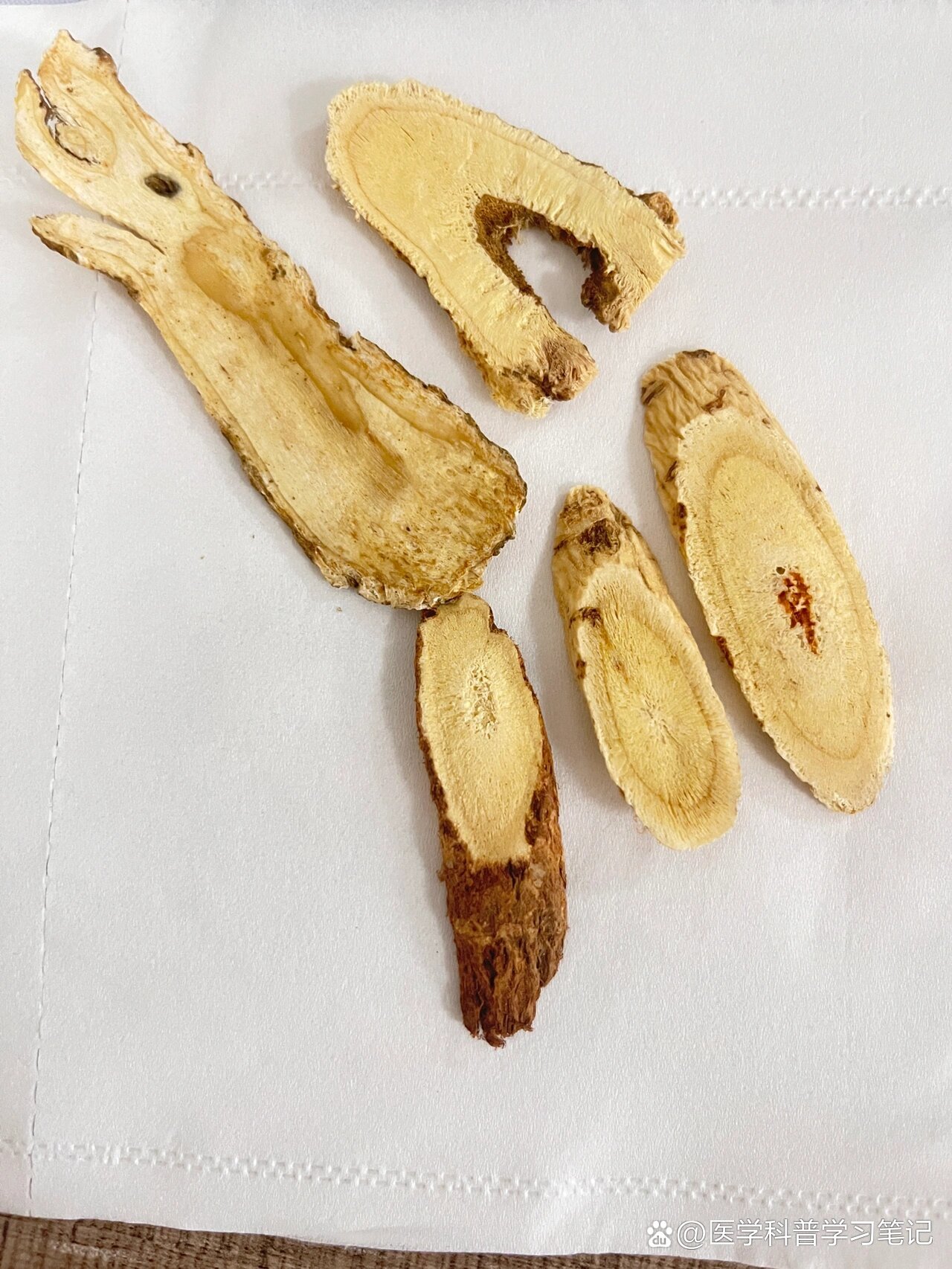 怎么判断黄芪当归的真假呢?