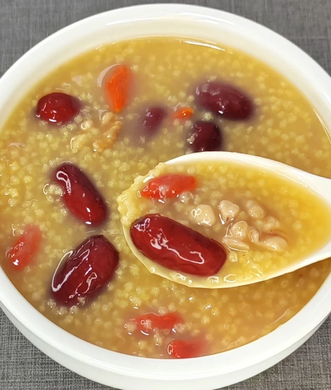 还不知道？小米粥煮10分钟能熟吗？小米粥这样做才更好吃且有营养