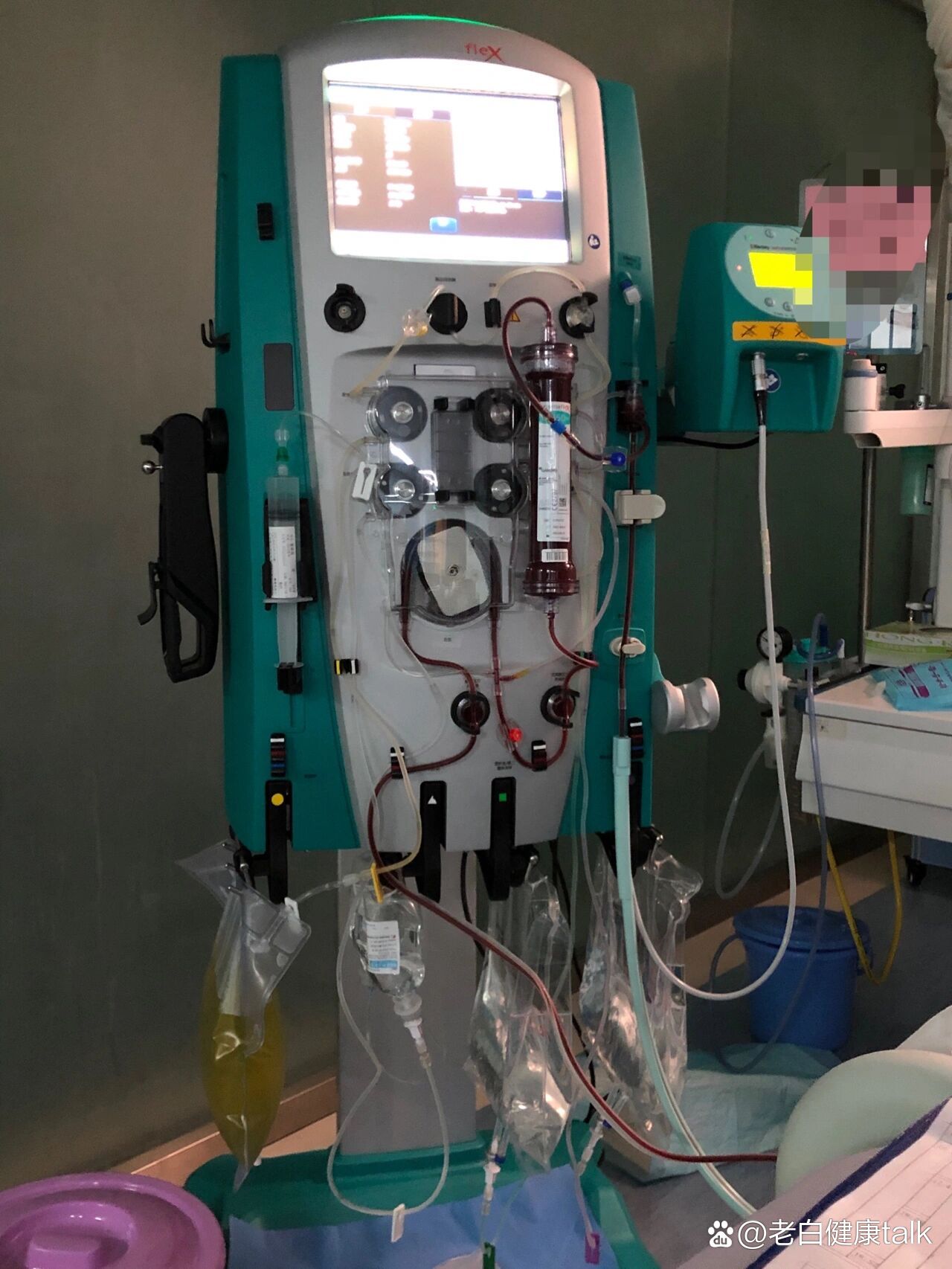  p>熬过一个又一个夜班 床旁血液透析 重症监护 br>17年才毕业108斤