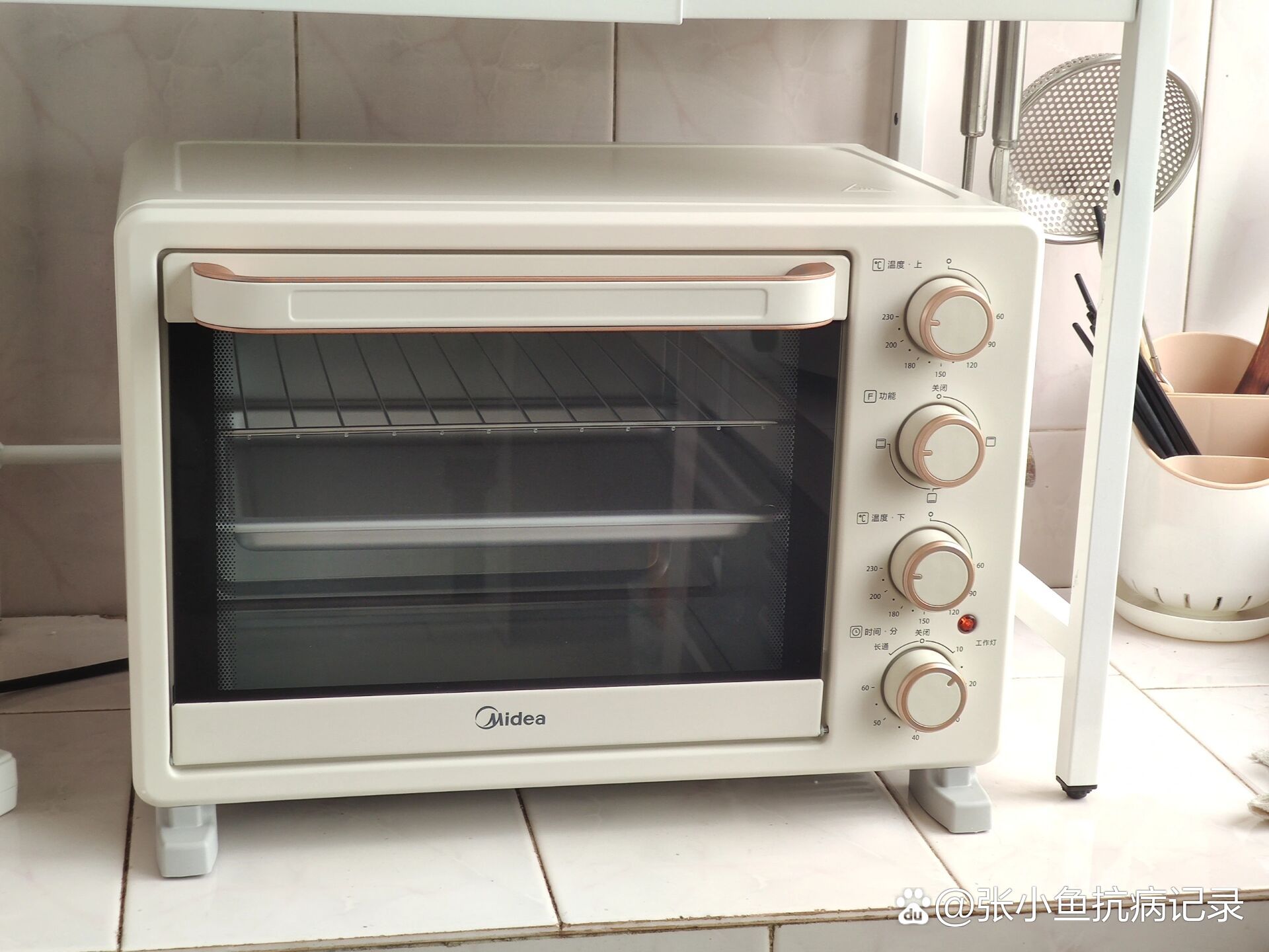 美的烤箱上下管不发红正常吗?