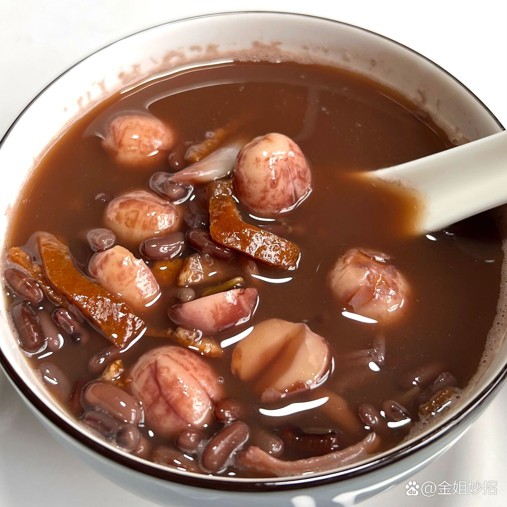 建议女孩子多喝这个,红豆百合莲子汤!