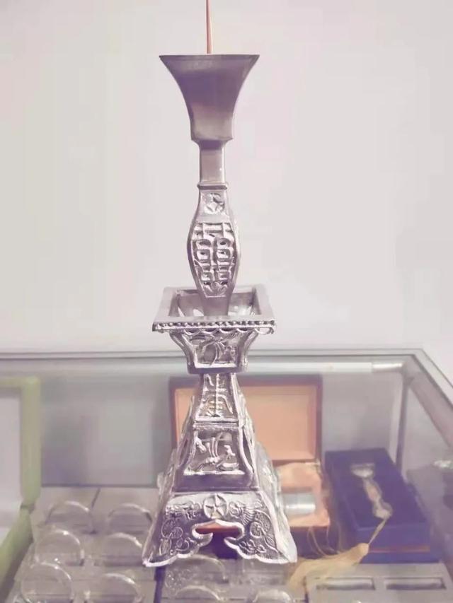 锡雕作品：烛台