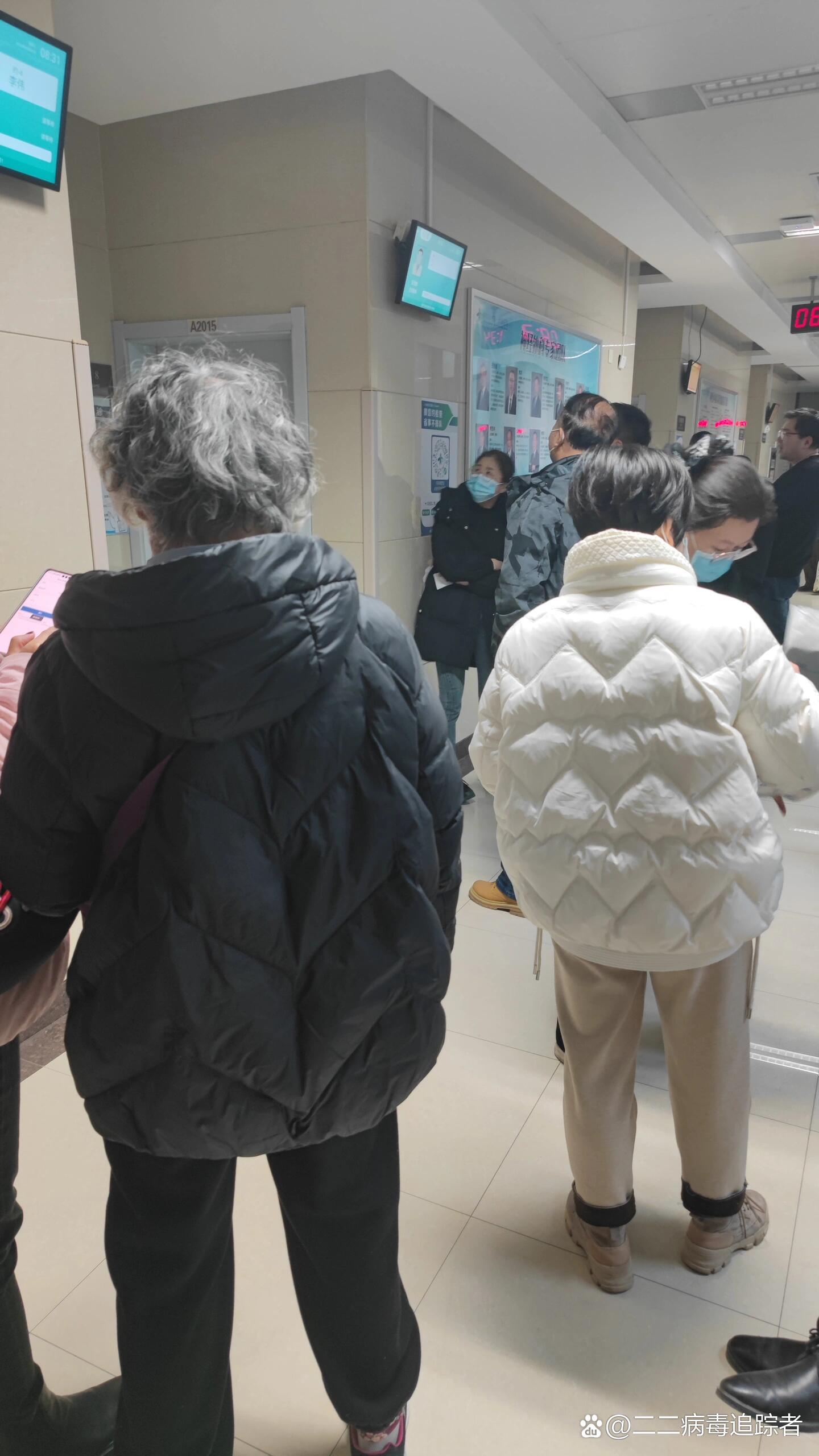 的要求高不高,如果现在没啥症状可以先继续看病真实在病房门口看病人