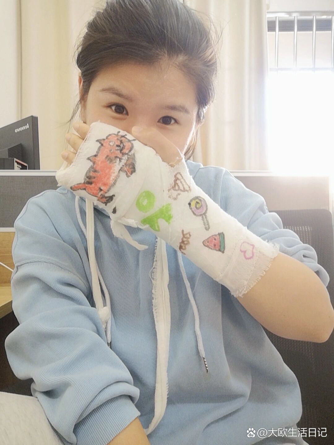 不知道谁撞我的,都不来跟我道个歉  br>右手掌骨骨折,医生说打石膏6周