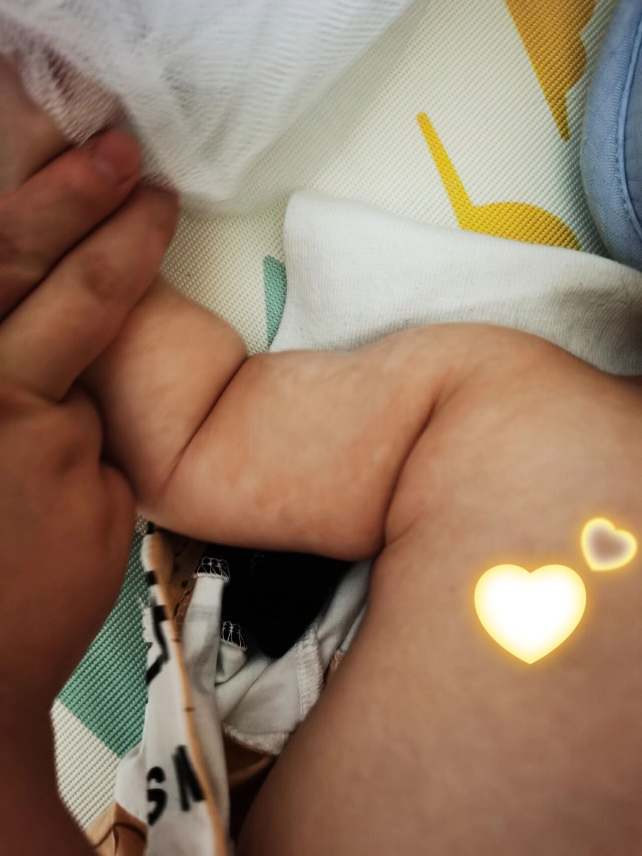  p>婴儿色素沉着 br>前段时间发现宝宝脖子和手臂位置的肤色不均,有点