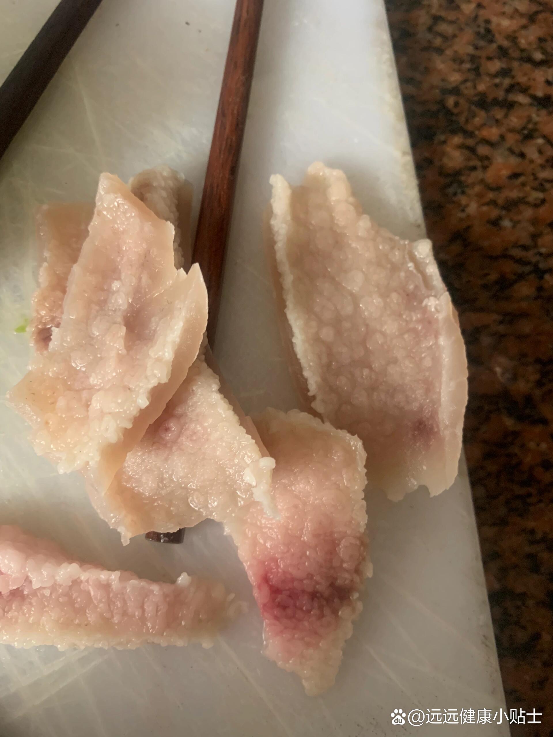  p>我会不会买到淋巴肉了呢 br>这是五花肉的部位,肥肉部分都是这样子