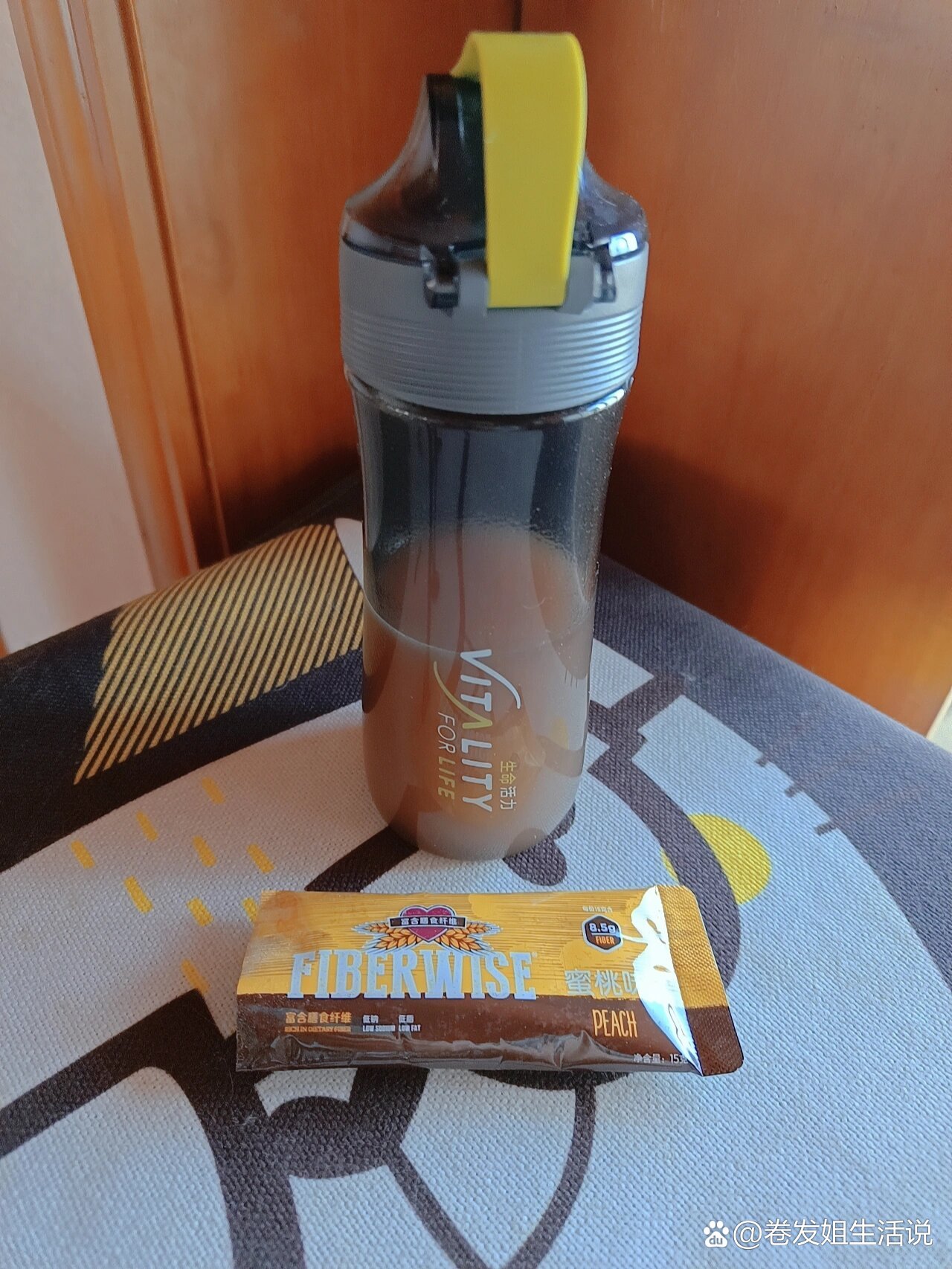 膳食纤维是人体必需营养素之一,美乐家高纤植物营养粉一条含有8