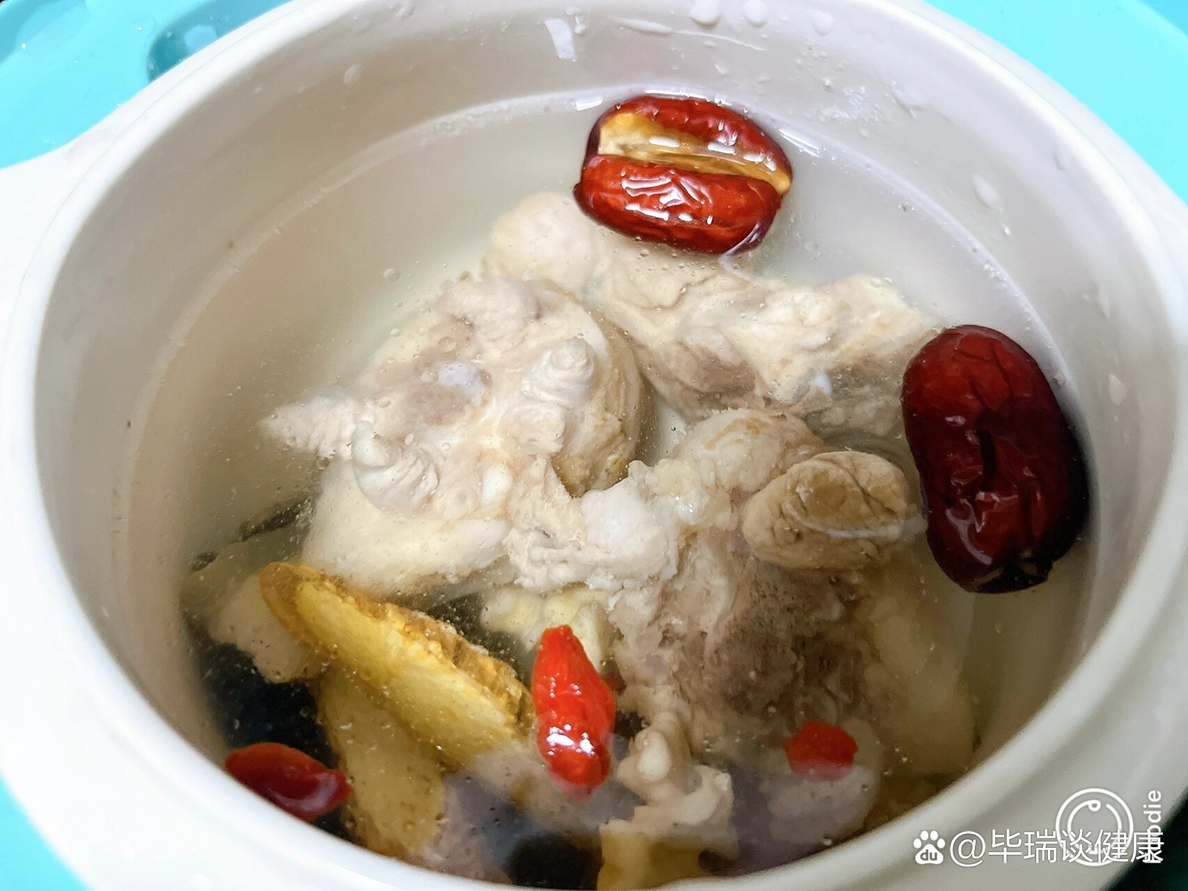 巴戟杜仲牛大力核桃猪尾汤