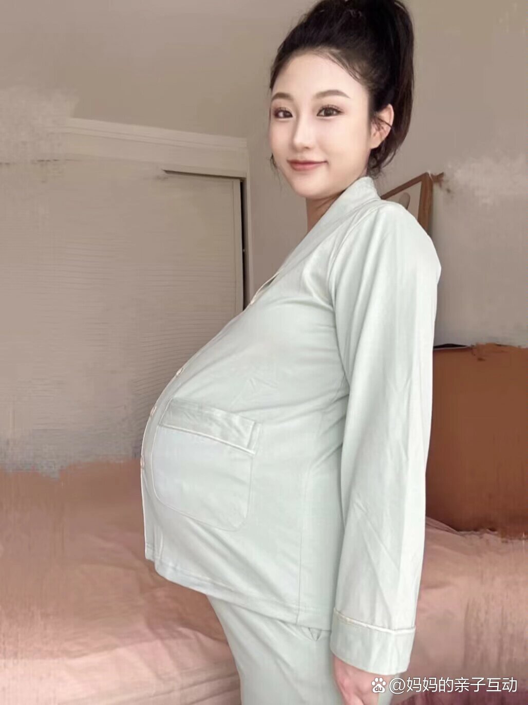 双胞胎足月孕妇图片