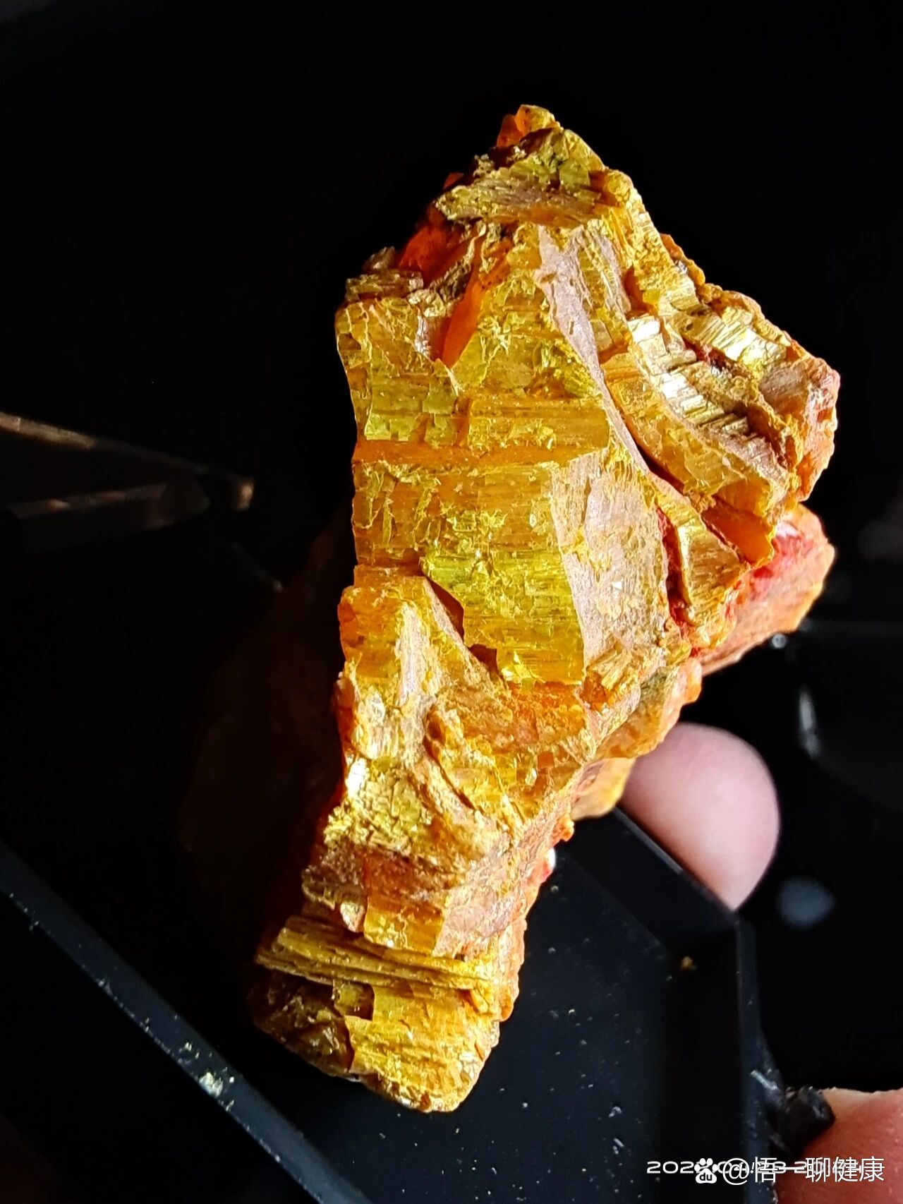  p>雄黄,雌黄 br>雄黄是一种含硫和砷的矿石,质软,性脆,通常为粒状