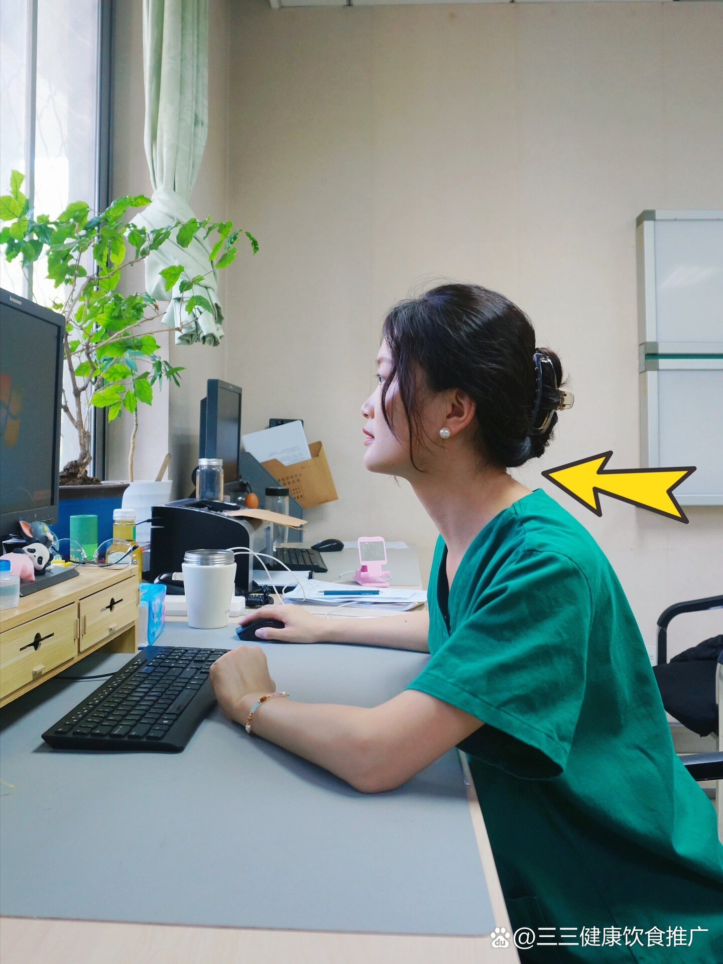 伏案工作和低头族为何会肩颈痛