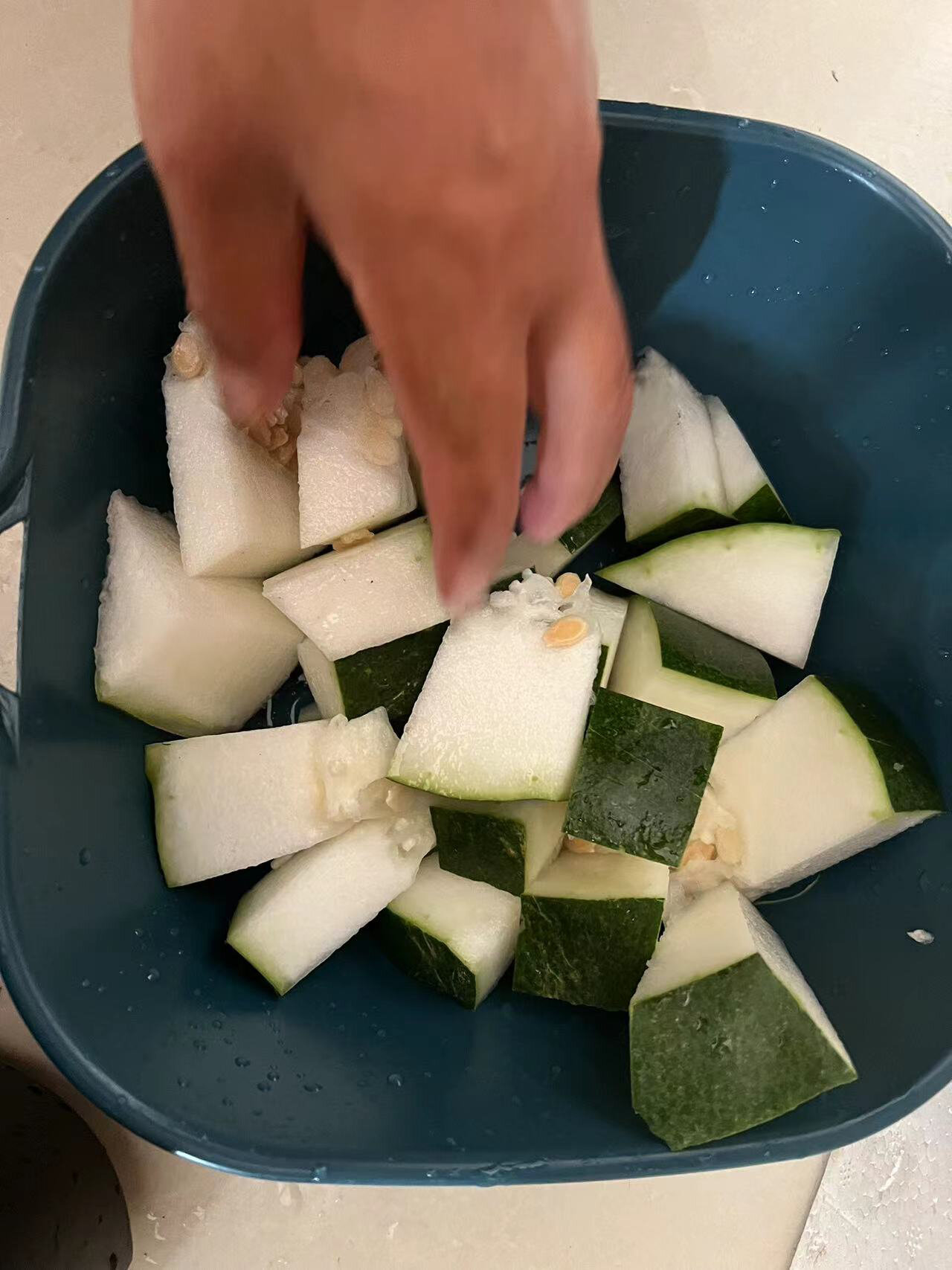 喝鲜榨冬瓜汁补肾