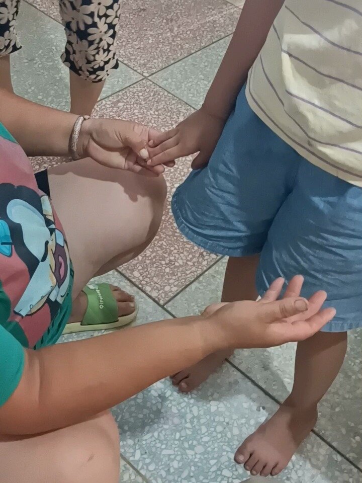 小儿婴儿宝宝夜哭,闹夜,受惊吓着掐手手法