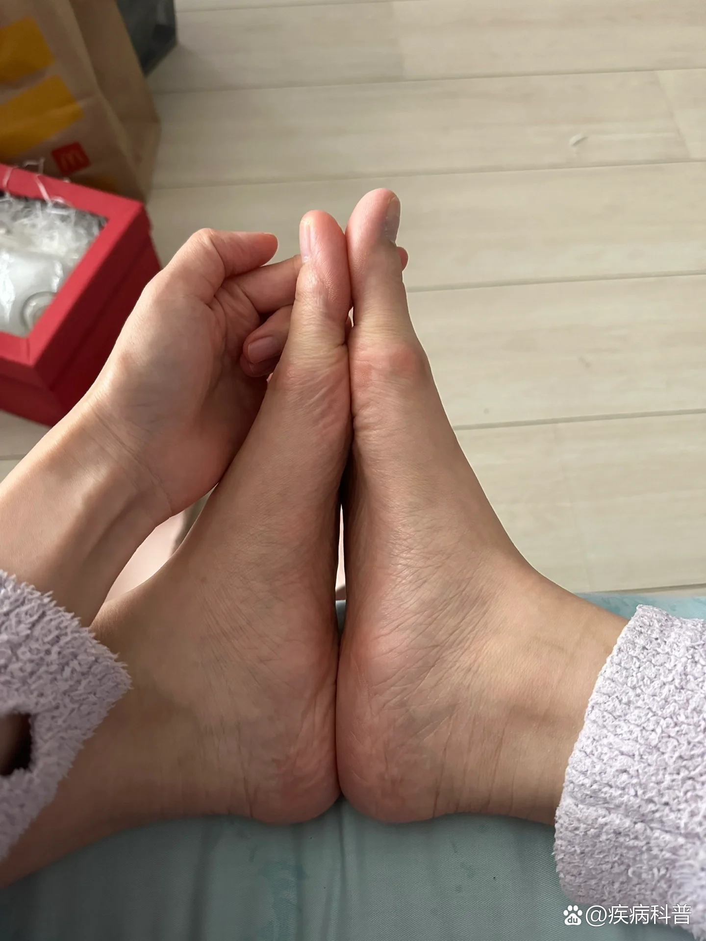 右脚比左脚大,有更离谱的不?