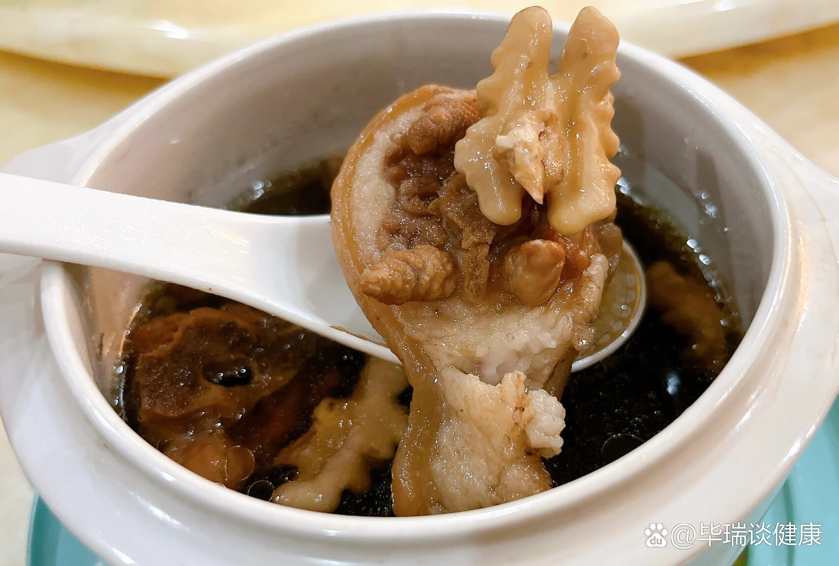 巴戟杜仲牛大力核桃猪尾汤