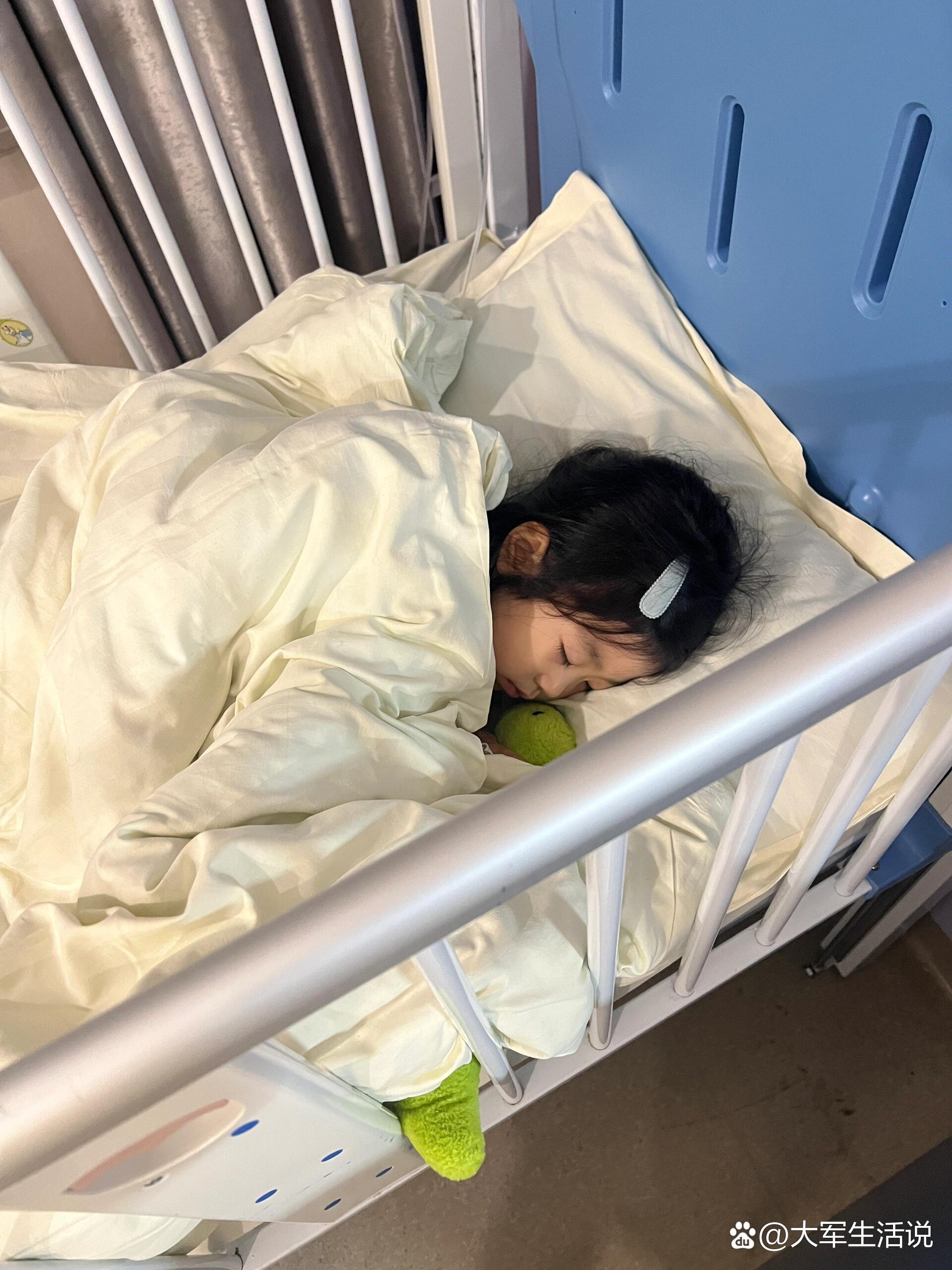 的第一天周一挂的夜间特需门诊ct显示肺实变,说严重要住院<