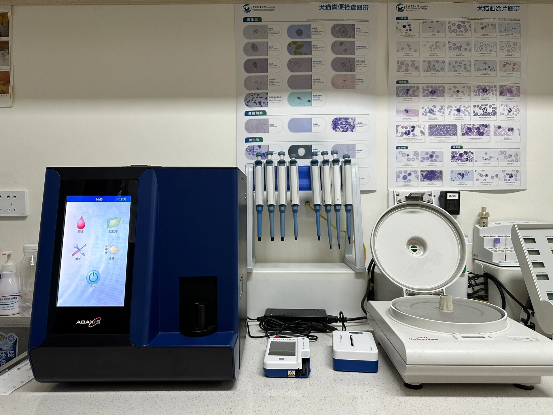 五分类血液细胞分析仪安装成功 br>目前宠物血液分析的天花板,爱德士