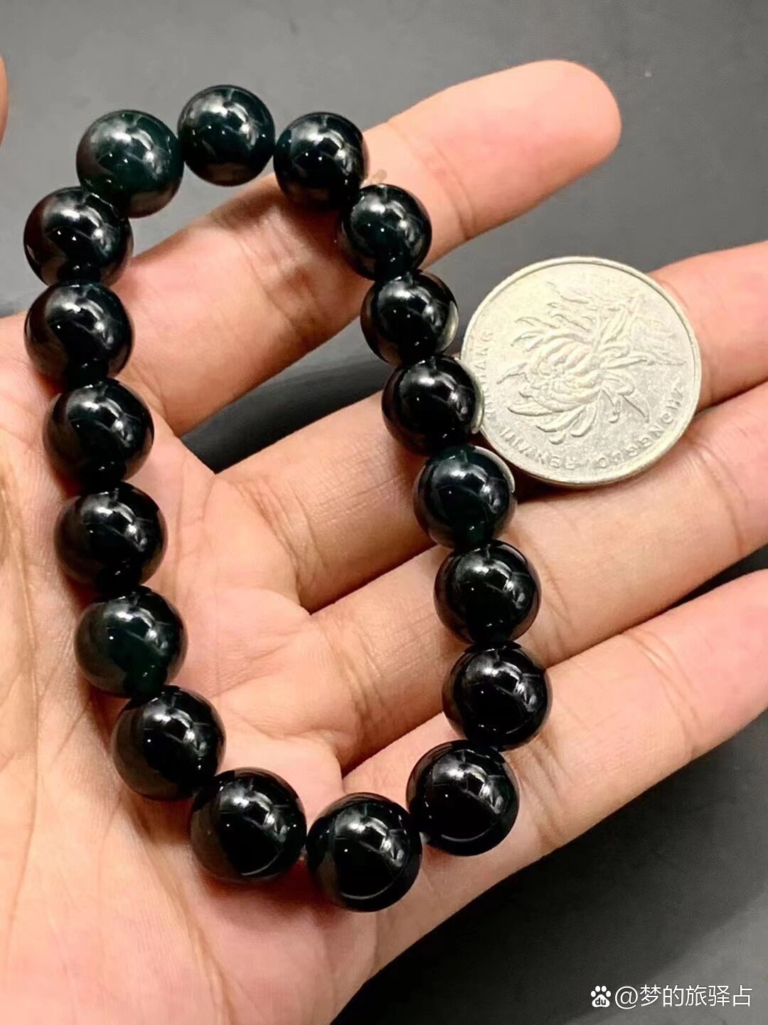 墨翠珠串老坑冰种,品相光感俱佳,打灯效果好