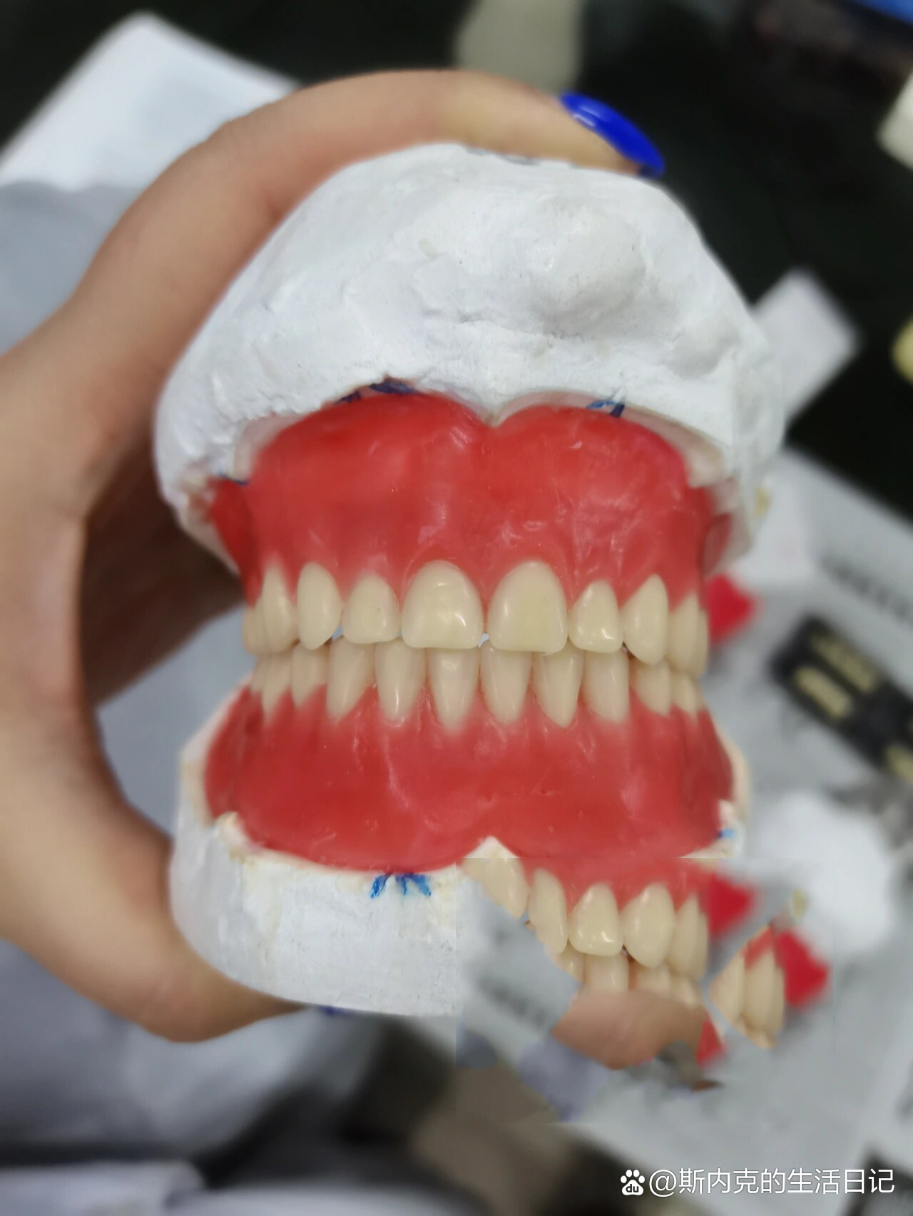 的排列 br>注意事项:标志线,人工牙的选择,接触关系,牙弓整体形态 /p>