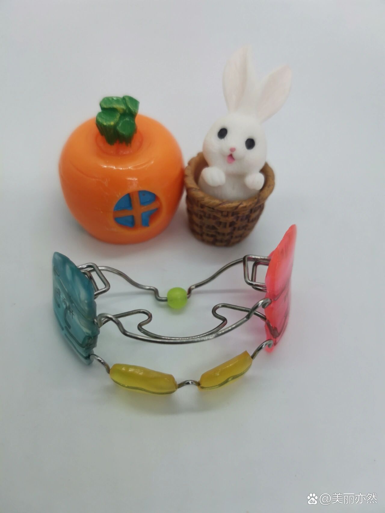 种可摘式的功能矫治器,它是矫正小朋友"地包天"等问题的有效方法之一