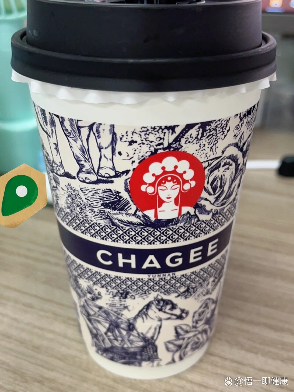 01 br>昨天下午突然想喝一杯热热的奶茶,看到霸王茶姬推荐,就点了"