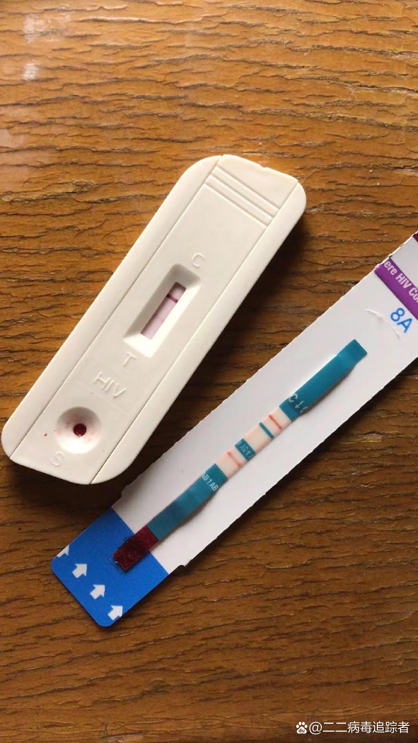  p>两条杠的可能性 br>试纸自测两条杠有多种可能性,未必就真的感染了
