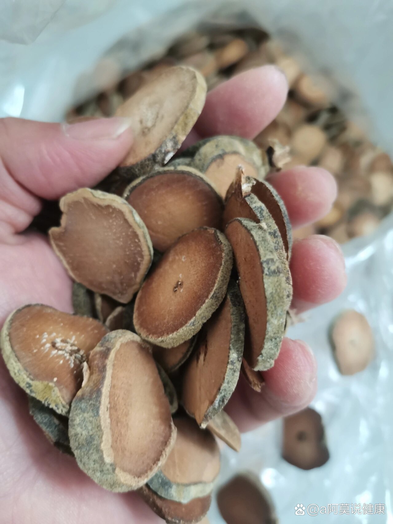 化橘红又被称为化皮,化州橘红,化州陈皮