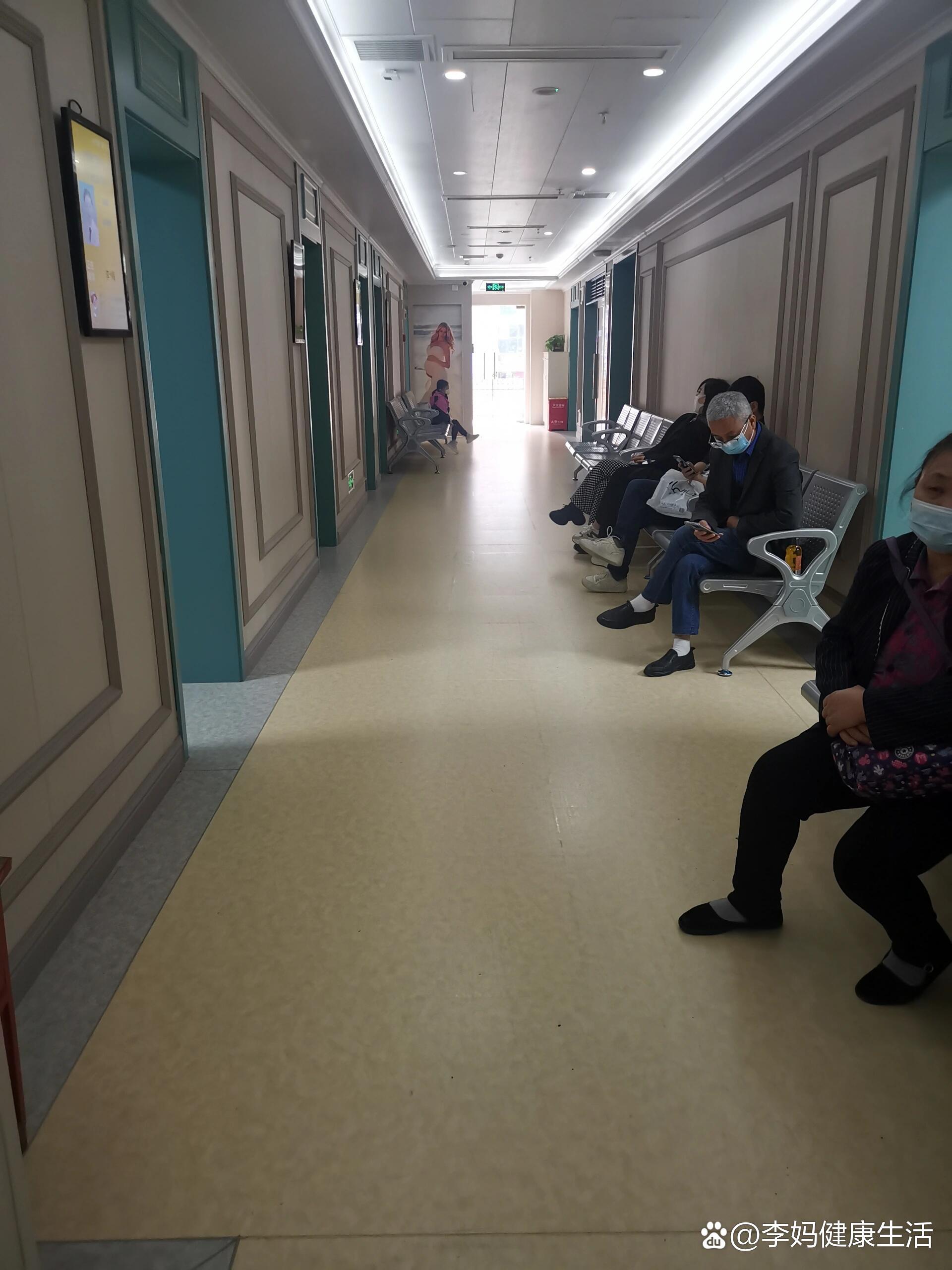 怀孕产科检查的医院,当年可是排队等候医生门口都站满了人那个局面啊