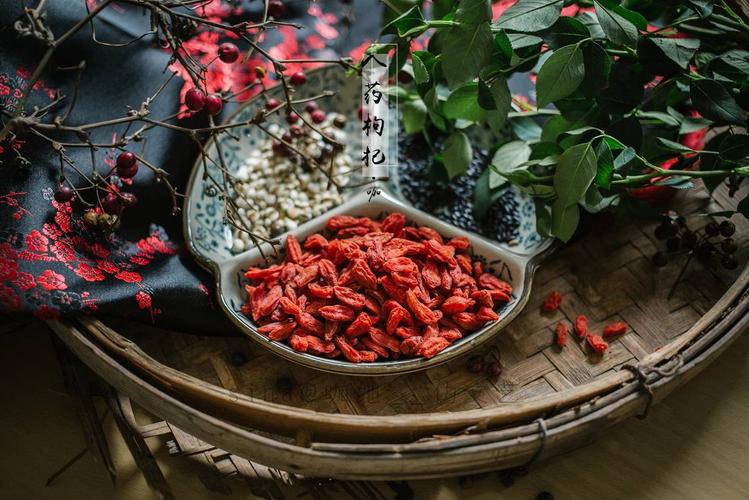 男性长期喝枸杞泡水，对身体有哪些好处？建议男性不妨多了解下