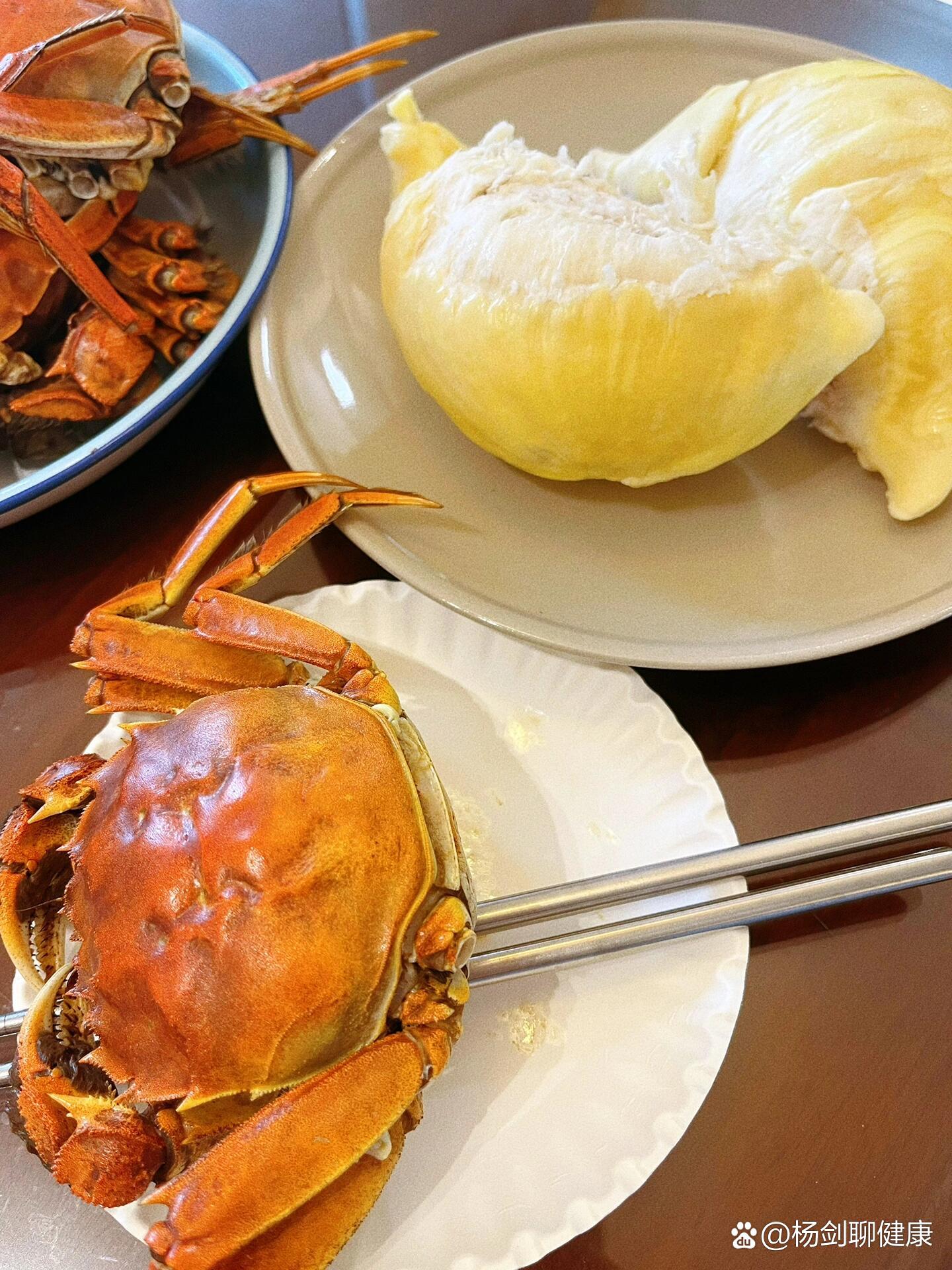 榴莲螃蟹一起吃会怎么样