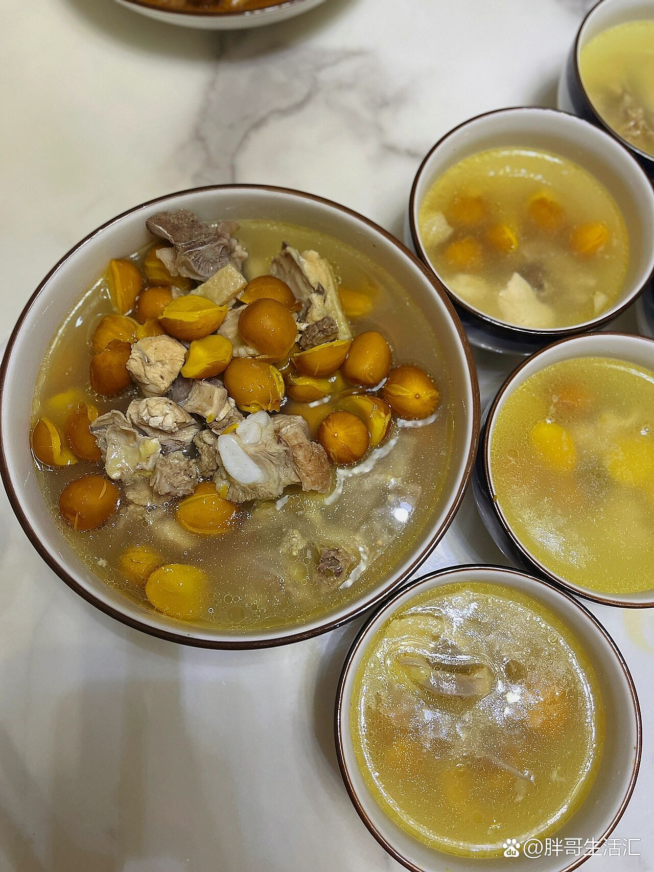  p>六旺子煲汤 br>六旺子被称作凤眼果  br>六旺子可以晒,晒干后可以