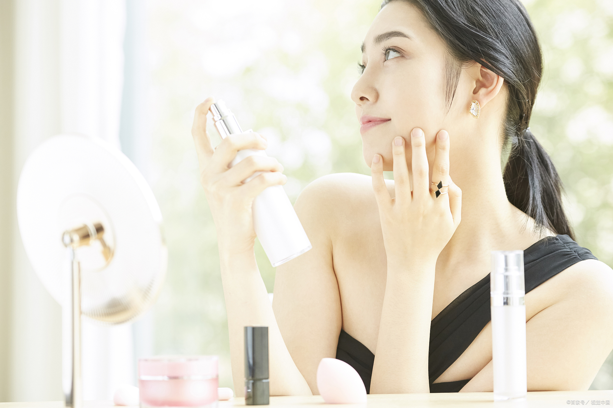 左旋vc的作用，左旋vc擦脸的正确方法及注意事项