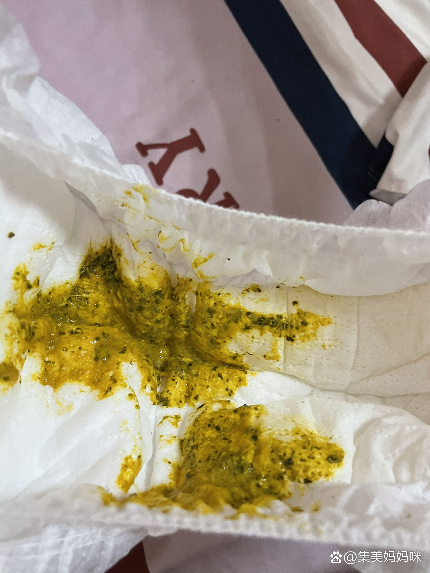6个多月宝宝第一次吃菠菜泥全拉出来了