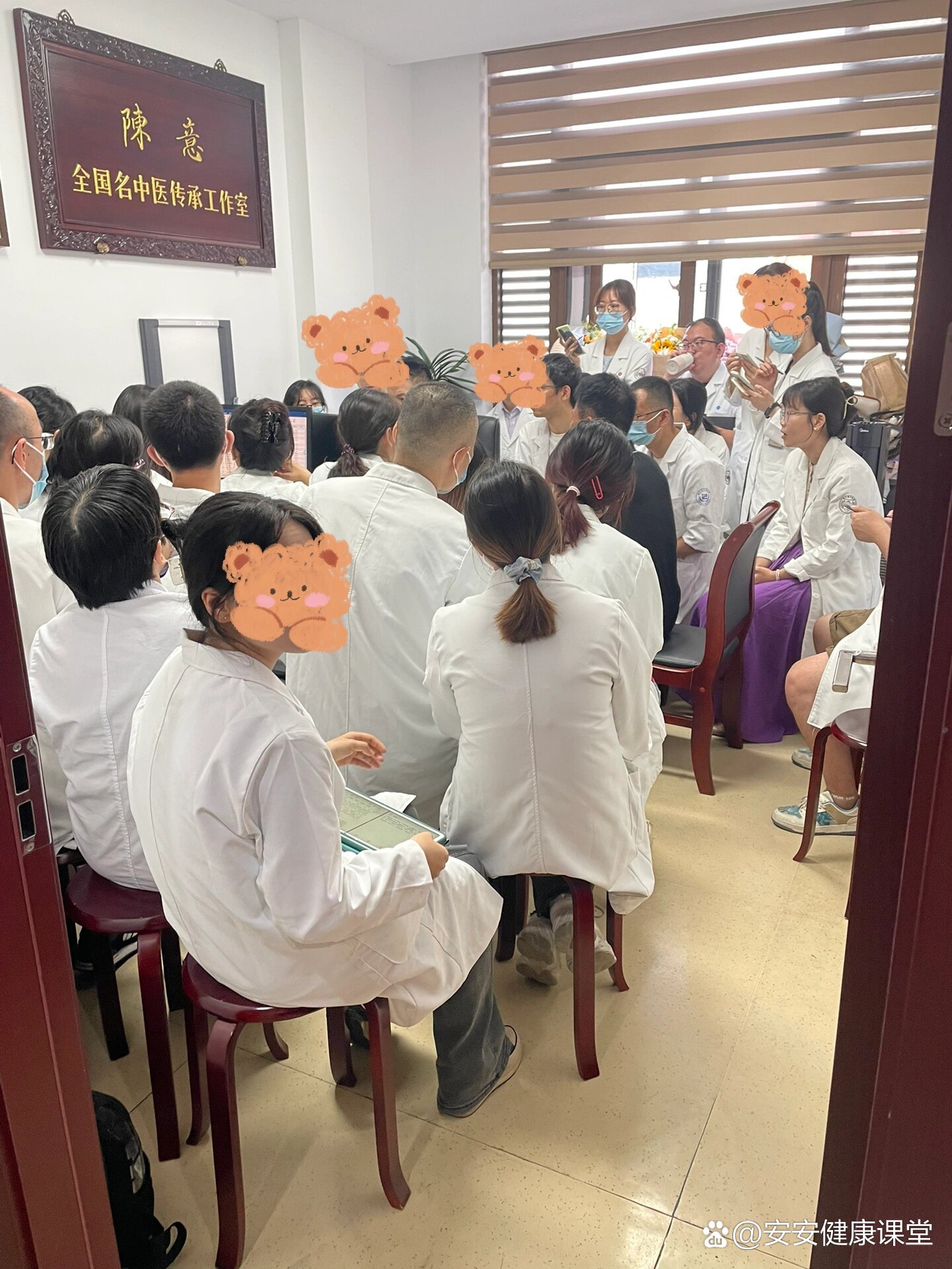 上周终于挂上了浙江省中医院夏永良医生的号,第一次看病见人这么多