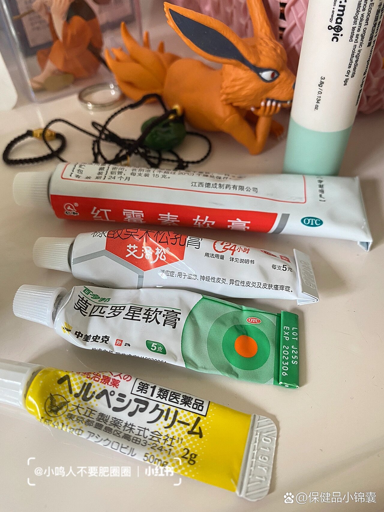  p>平时必备的药膏 br>02红霉素软膏 轻微烧伤可以用 br>我经常上火