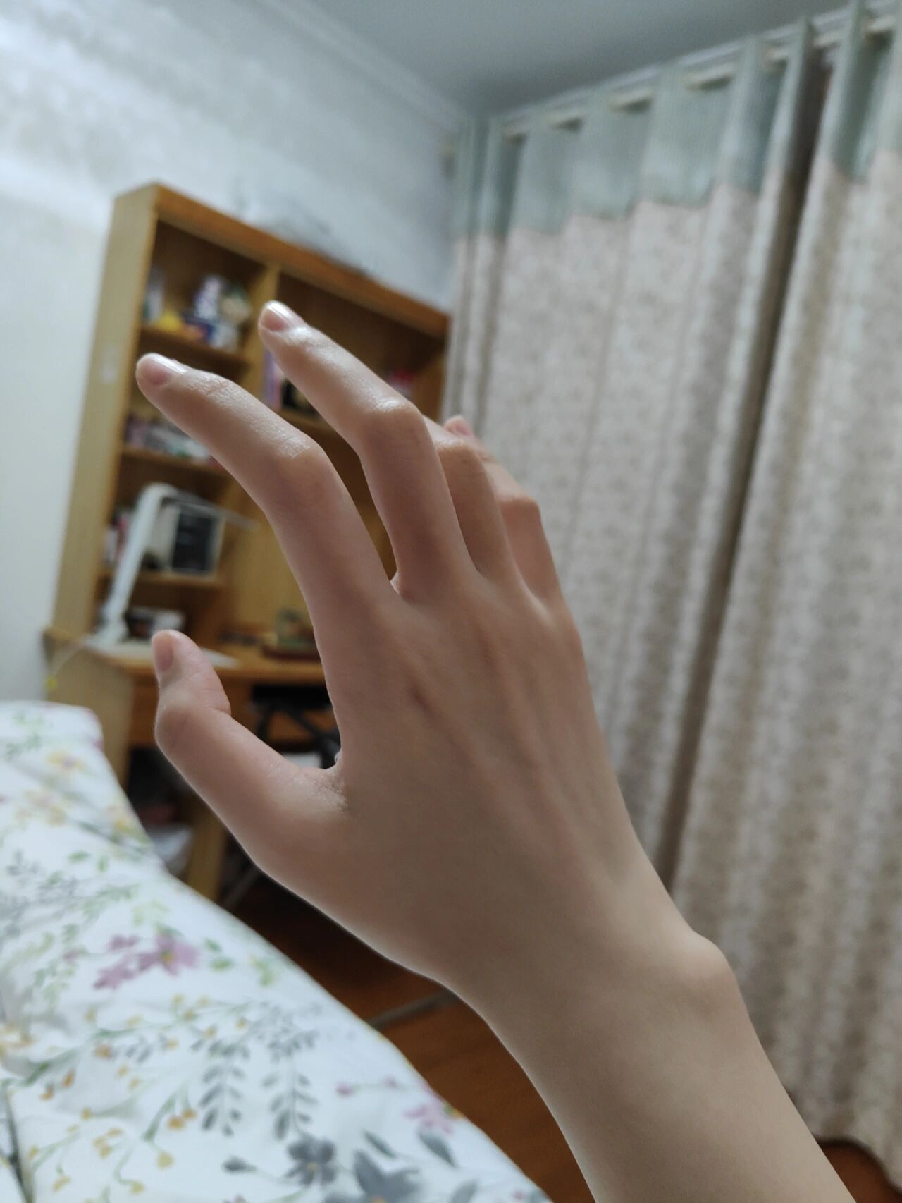 男生的手长这样是不是太细了