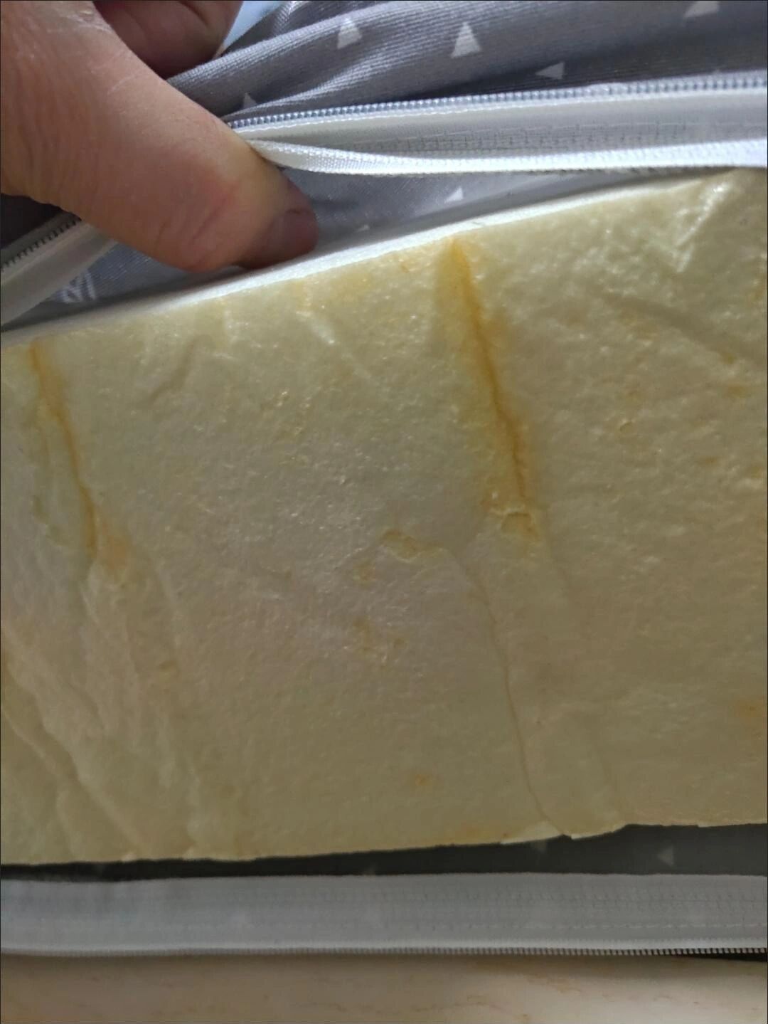买同样的50d密度海绵床垫一个硬一个非常塌
